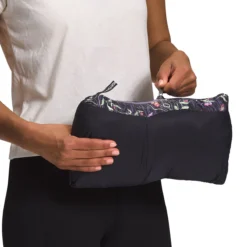 The North Face 1996 Retro Nuptse Jacket - Women's 18 The North Face 1996 Retro Nuptse Jacket - Women's -The North Face || Patagonia || Mountain Hardwear Shop TNBLIWPR D4